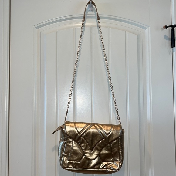 FAUX leather Designer inspired Puffy quilted gold purse - Picture 3 of 10
